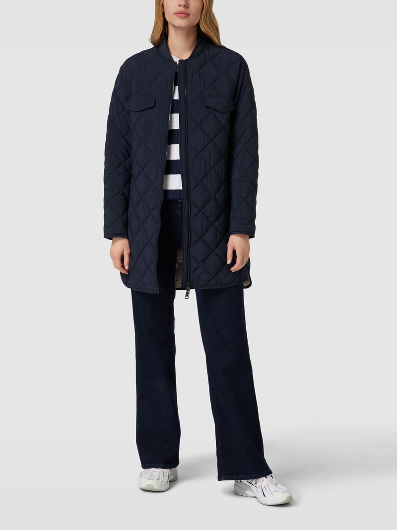 Steppjacke mit Label-Patch in marineblau