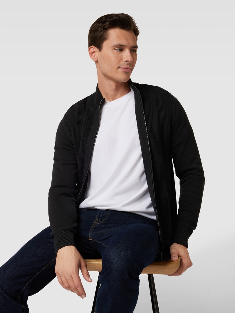 Strickjacke mit Stehkragen in schwarz