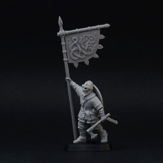 Viking Standard Bearer (28 mm)