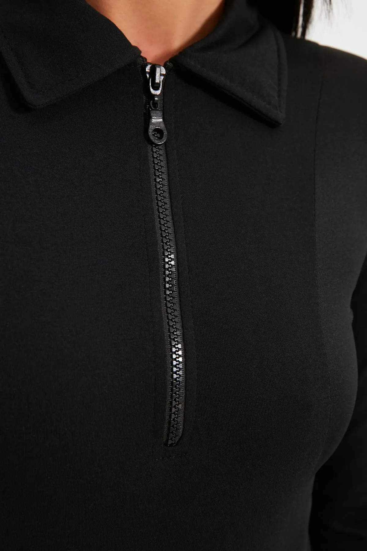 Trendyol Collection  Schwarzer Polokragen mit Reißverschluss, taillierter/flexibler Strickbody mit Druckknopf TWOAW21BD0066