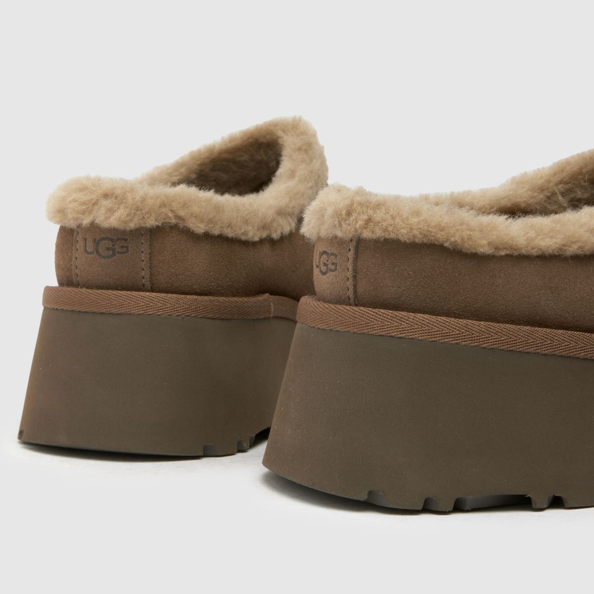 UGG New Heights Cozy klumpa szandál hikorizöldben