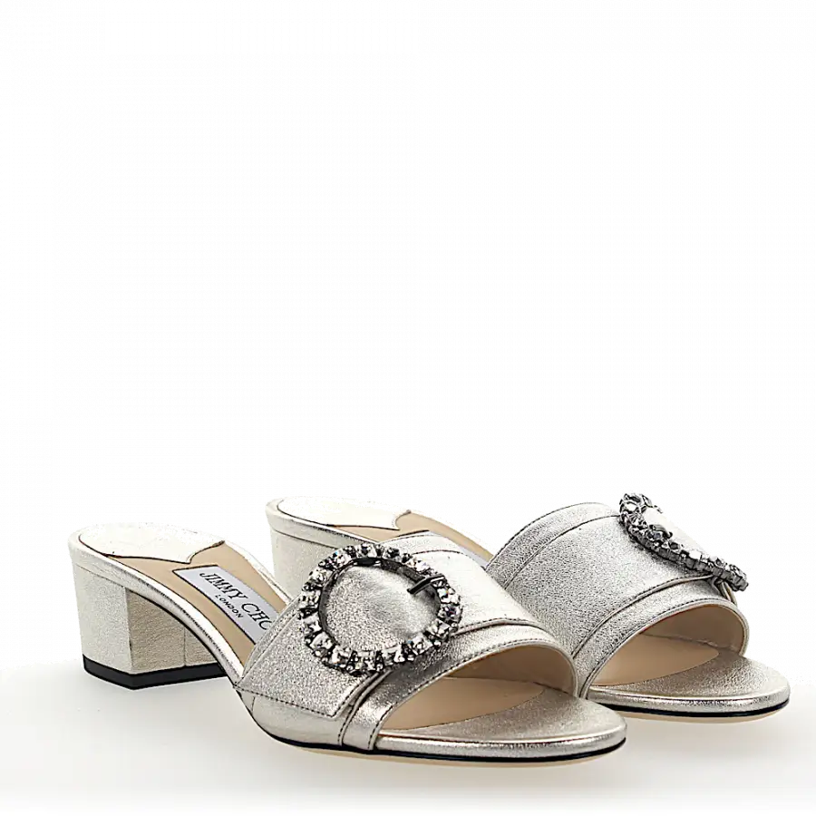 Jimmy Choo - Pantoletten GRANGER 35 Nappaleder silber Zierschnalle schmucksteine - silber