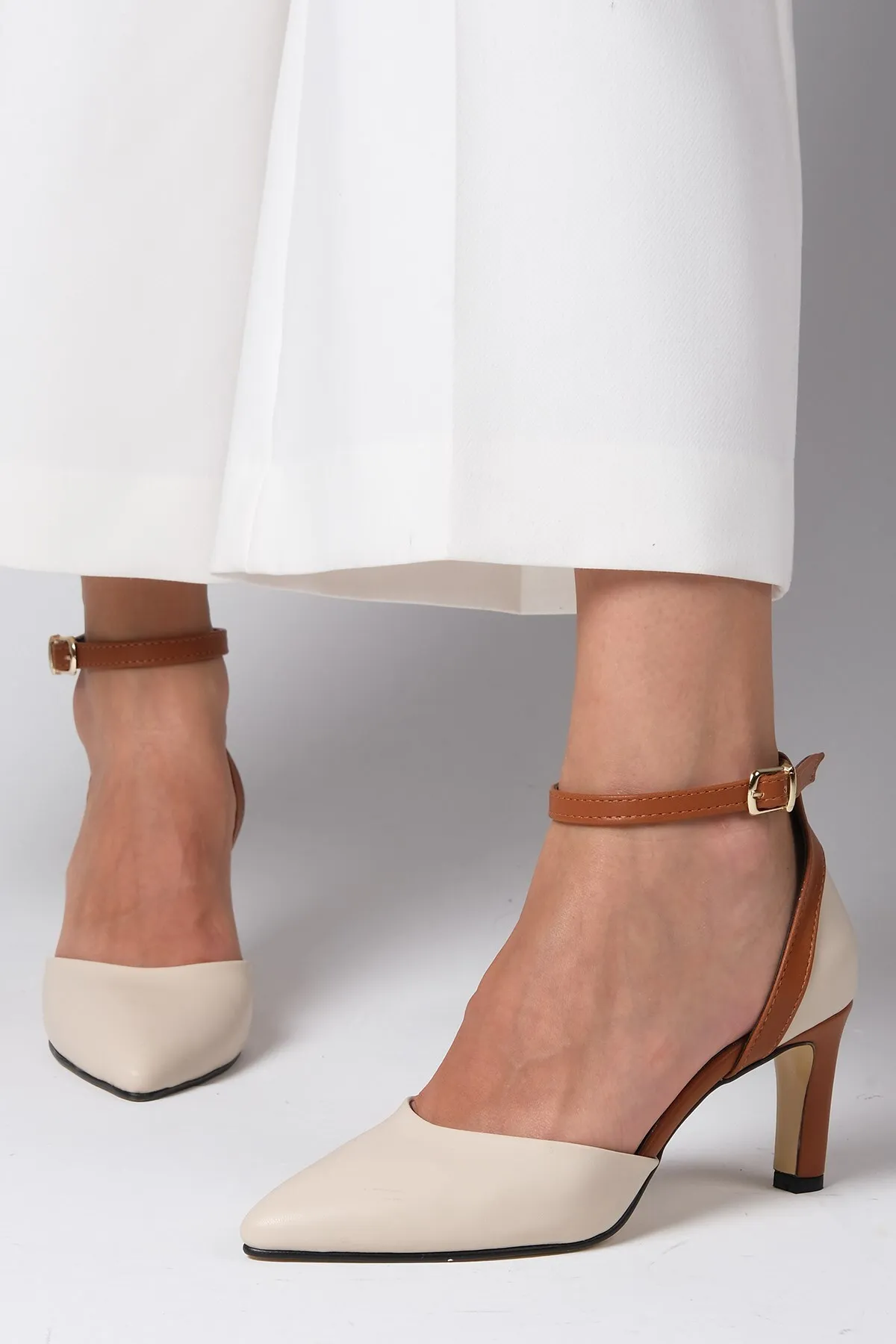 Mio Gusto  Luna Beige Damenschuhe mit Knöchelriemen und Absatz