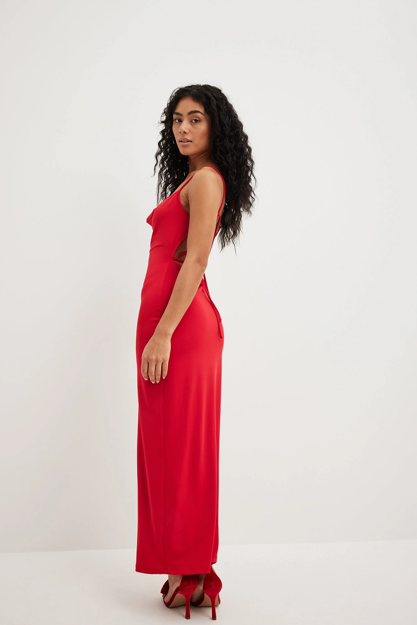 Maxikleid mit Wasserfallausschnitt