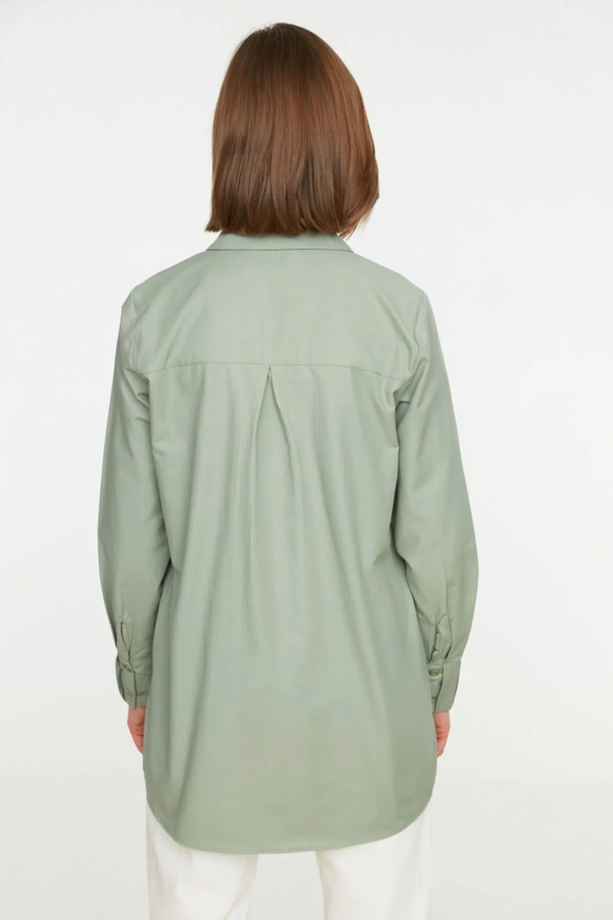 Trendyol Modest  Hellkhakifarbenes, gewebtes Hemd mit versteckter Knopfleiste und Manschettendetails TCTSS22GO0103