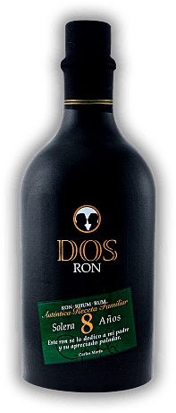 Dos Ron 8 Anos Dos Ron 8 Anos Dieser vollmundige Rum in der Steingut-Flasche ist signiert vom Maestro Ronero Carlos Morfa. Alter 8 J. - 0,5	 Liter - Vol 40%