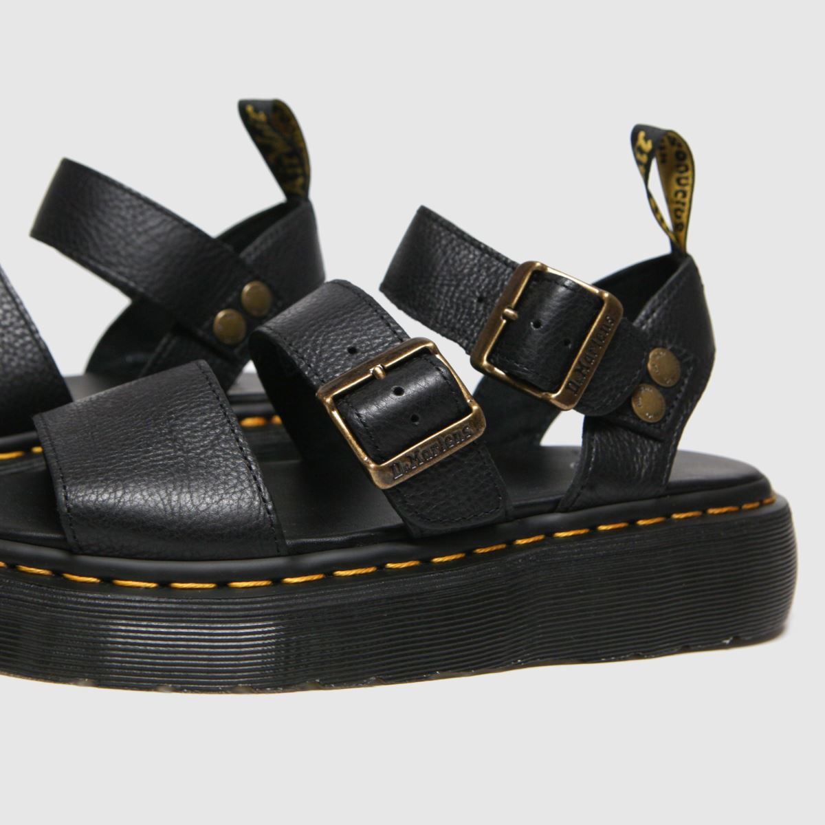 Dr Martens – Gryphon – Svarta sandaler med quad-motiv