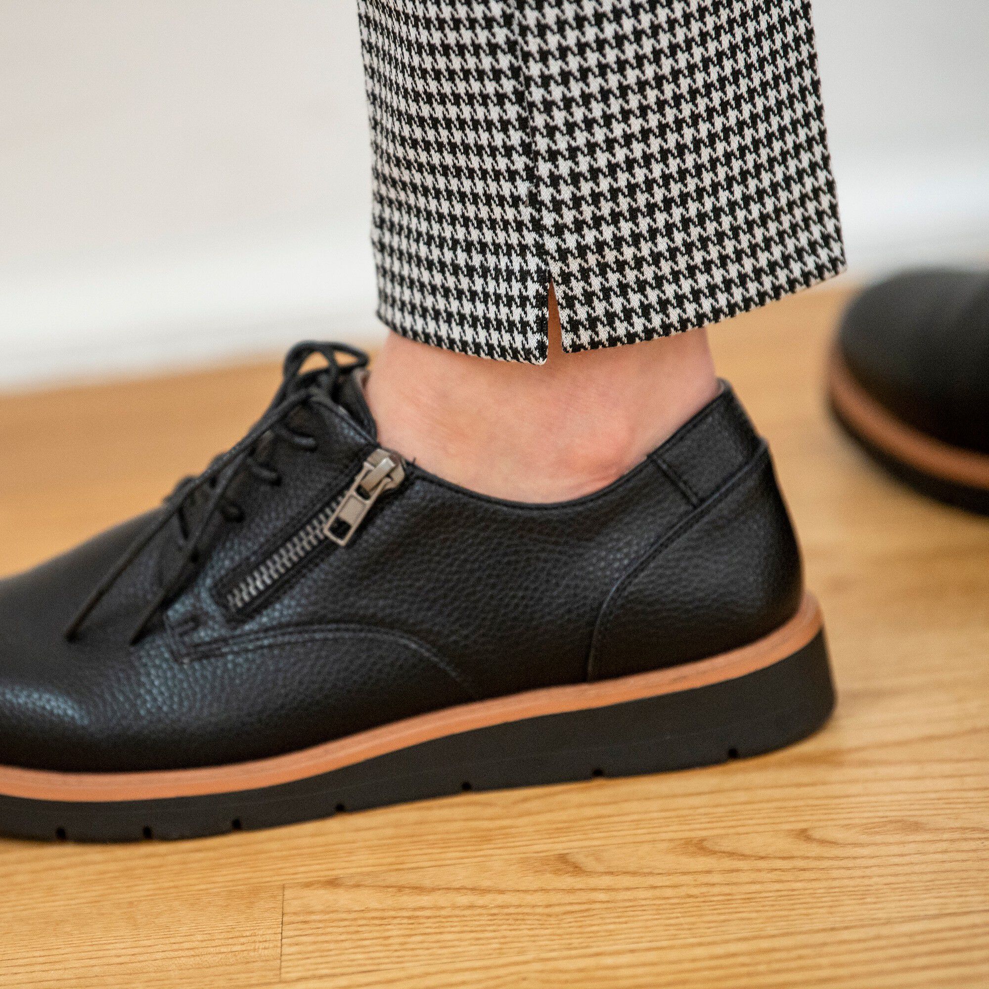 Pantalon fuselé imprimé pied-de-poule