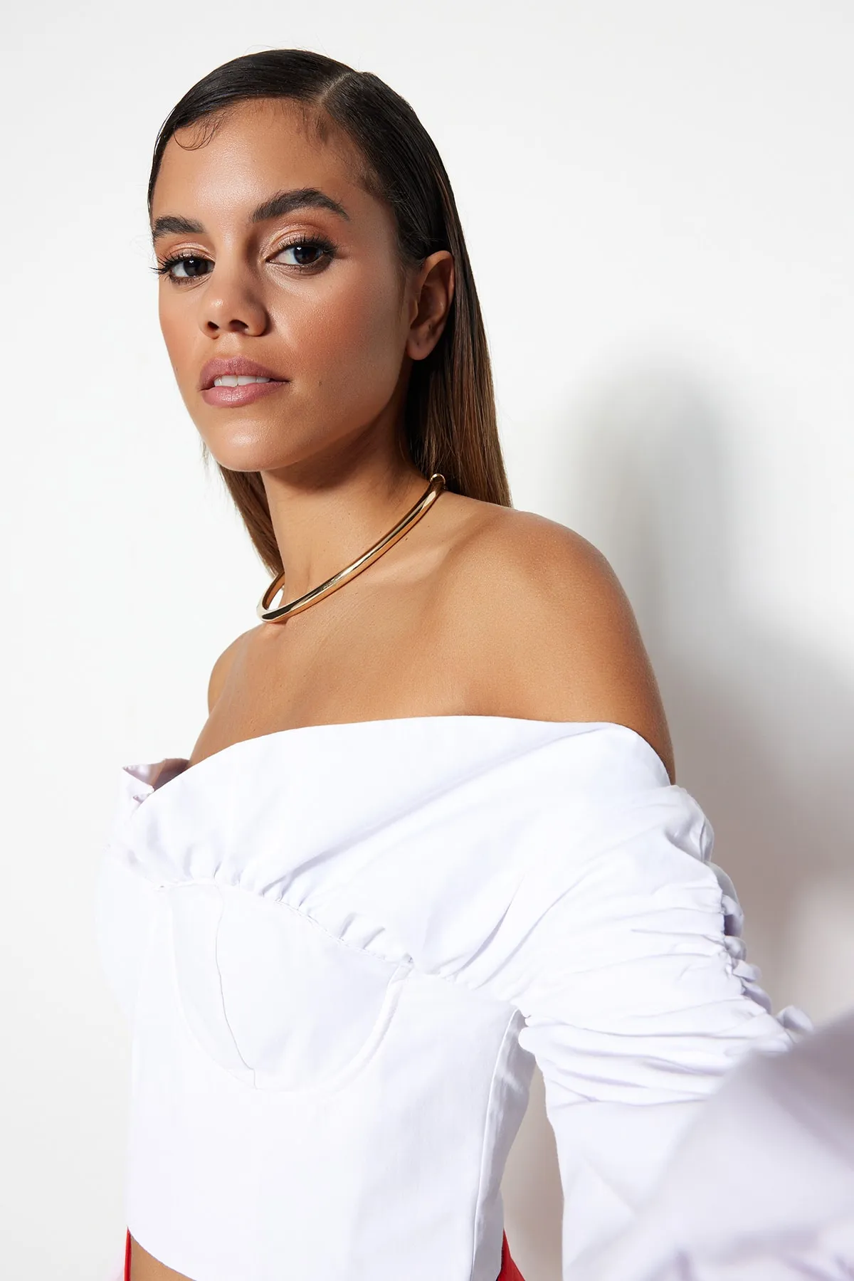Trendyol Collection  Ecrufarbene, kurz geschnittene Popeline-Bluse TPRSS23BZ00014