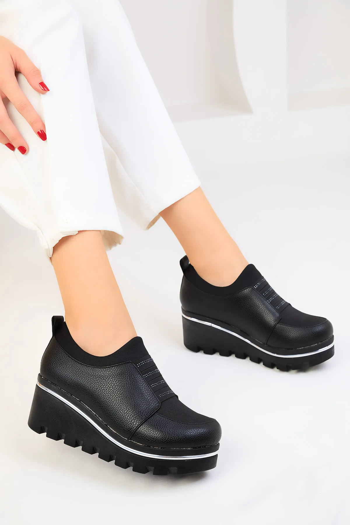 SOHO  Schwarze Freizeitschuhe für Damen 18616