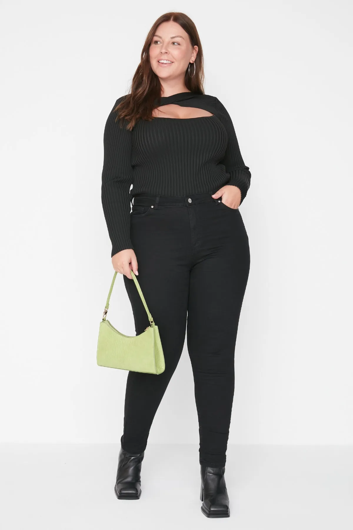 Trendyol Curve  Schwarze Skinny Jeans mit hoher Taille TBBAW23CJ00012