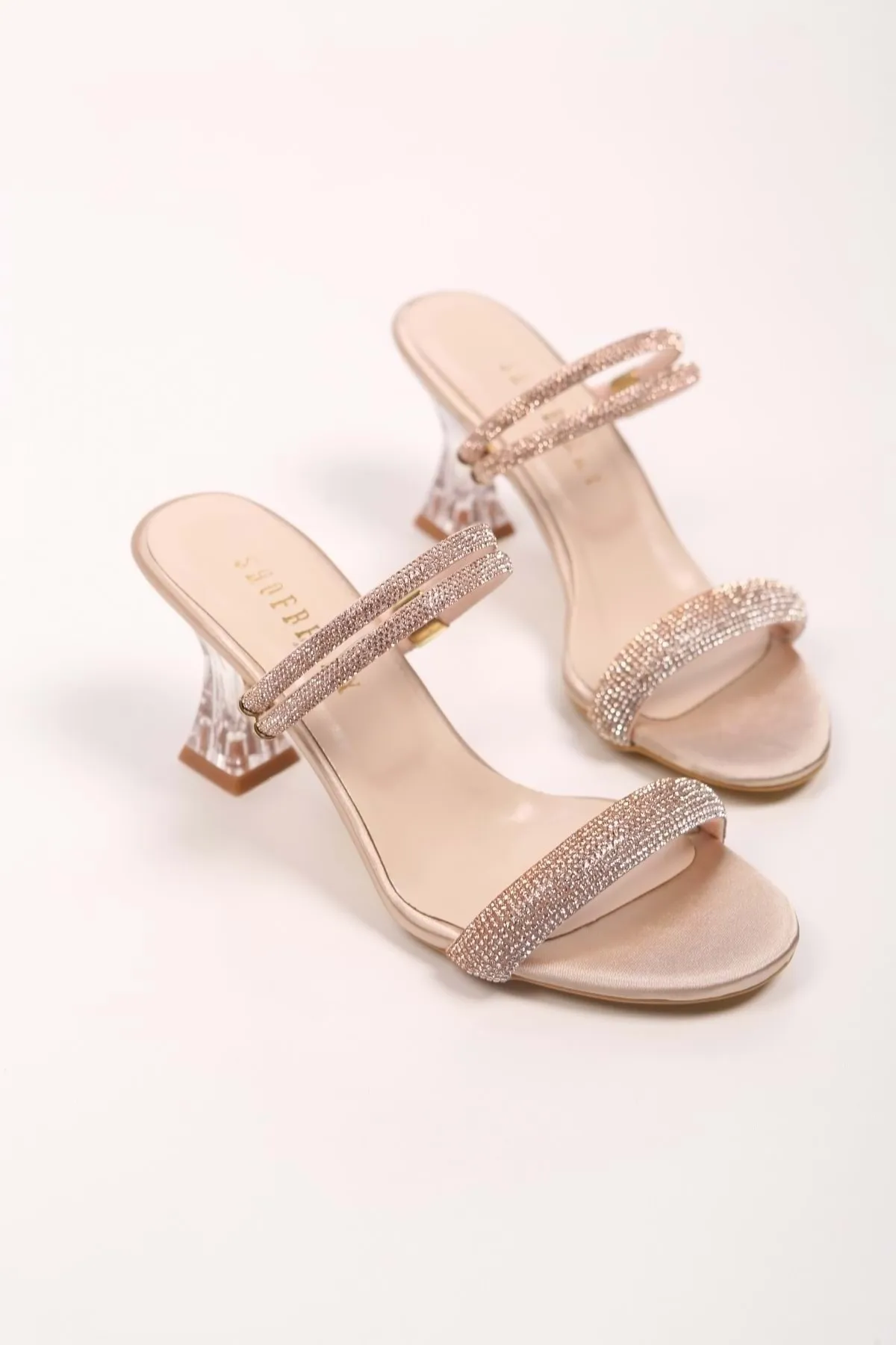 Shoeberry  Damen-Hausschuhe und -Schuhe von Dima Ten aus Satin mit Steinabsatz