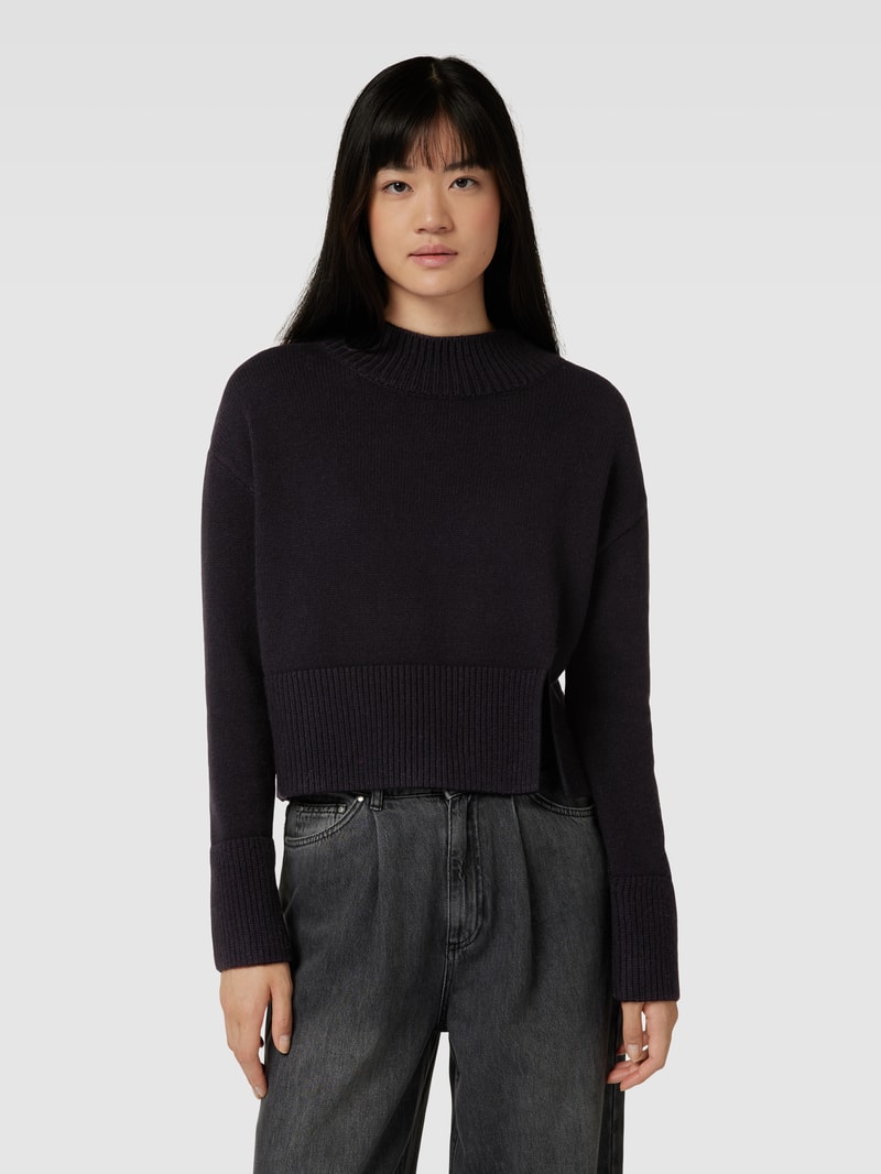Strickpullover mit Seitenschlitz in schwarz