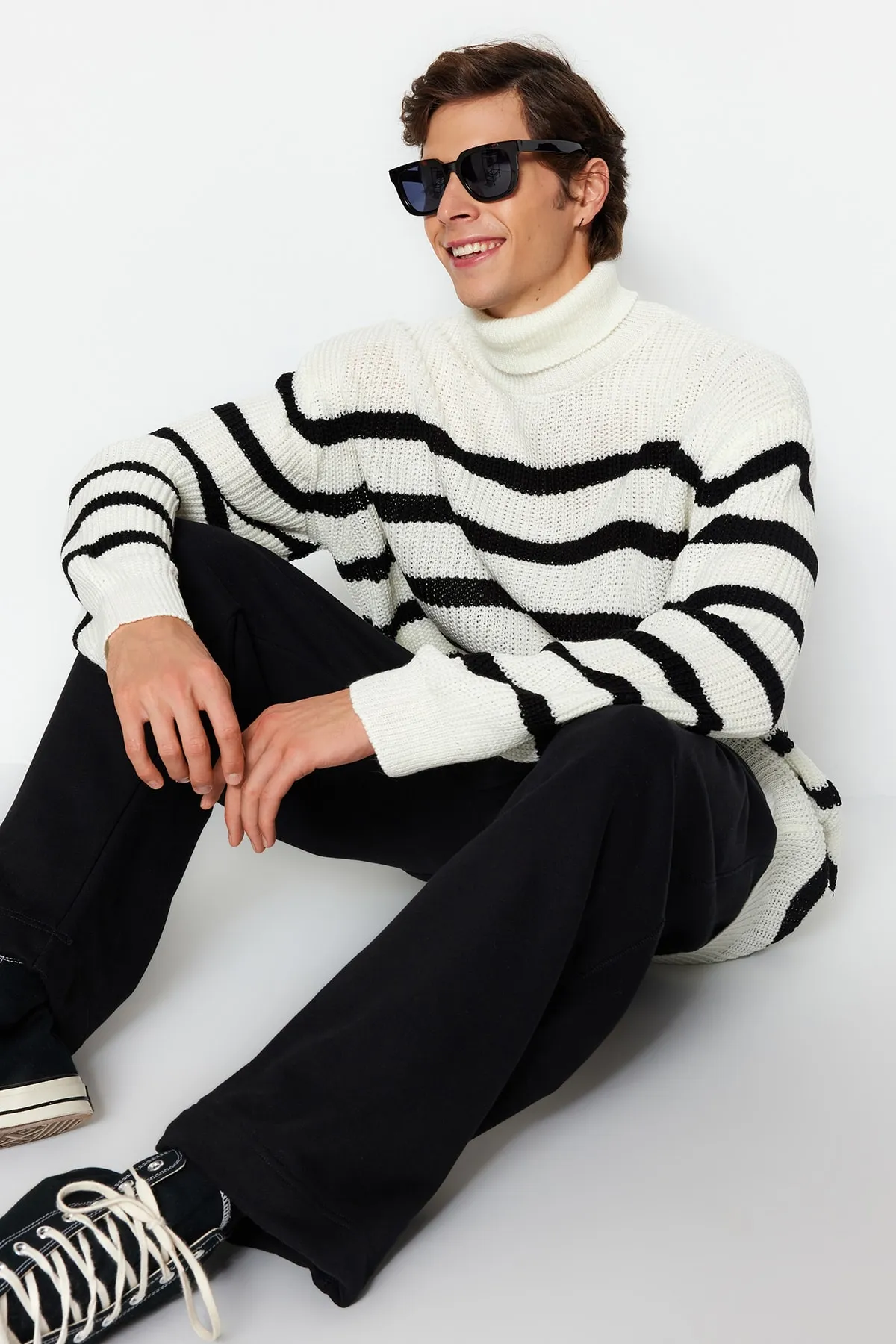 Trendyol Collection  Ecru Unisex Oversize Fit Wide Fit gestreifter Strickpullover TMNAW24KZ00017