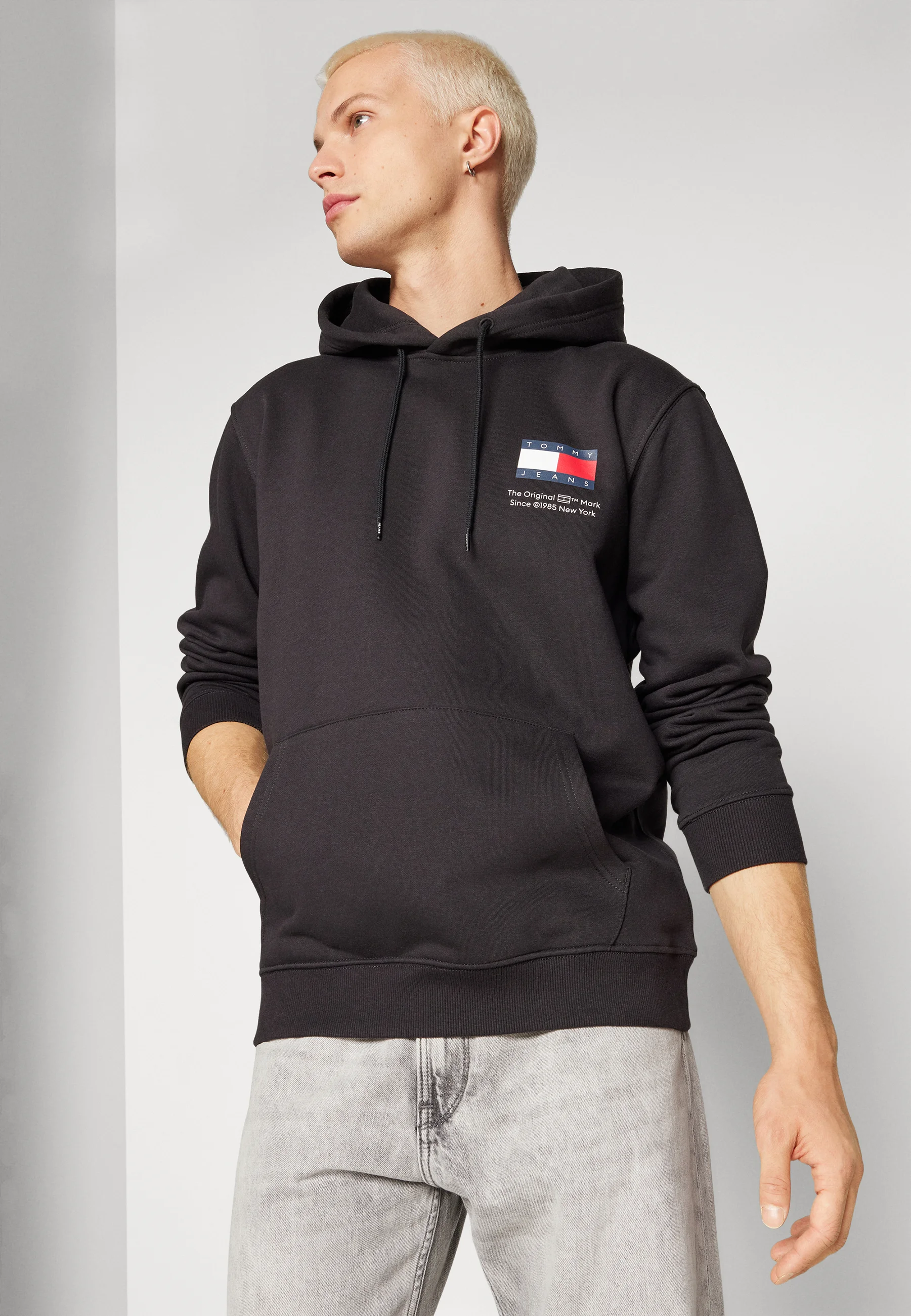 Sudadera Tommy Jeans Essential Flag Hood
