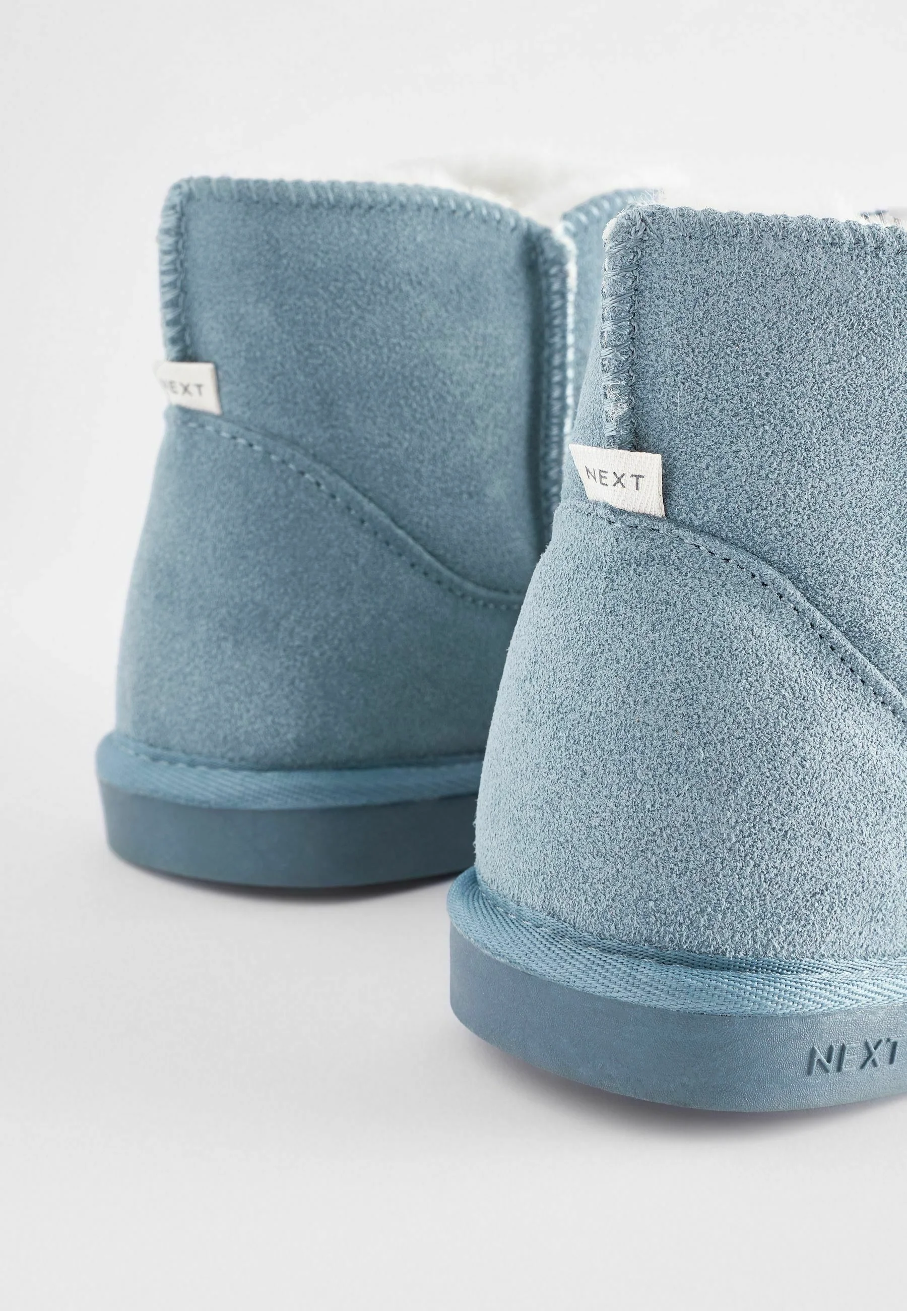 Siguiente REGULAR FIT - Pantuflas