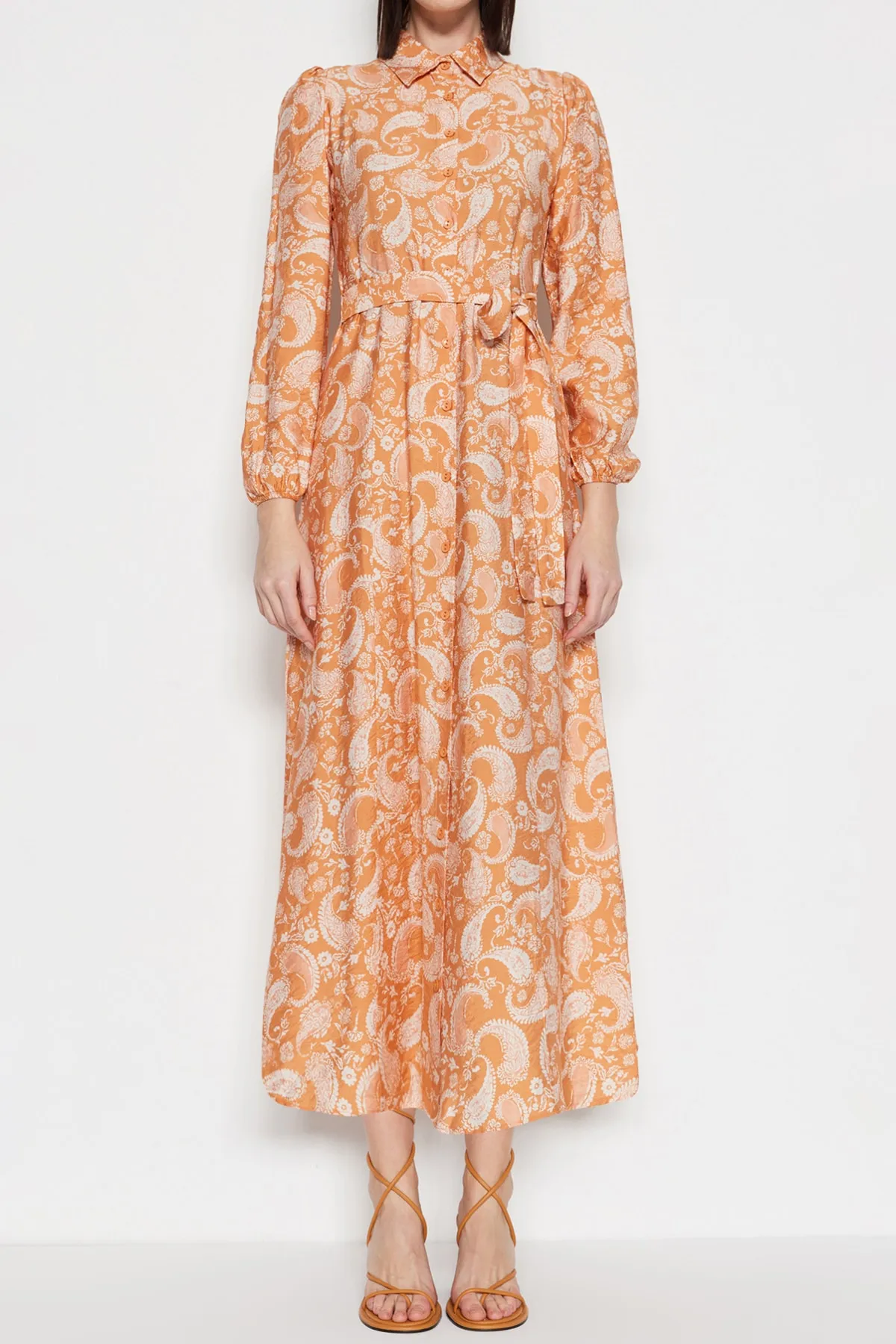 Trendyol Modest  Orangefarbenes gewebtes Hemdblusenkleid mit Schalkragen und Muster TCTSS23EB00145