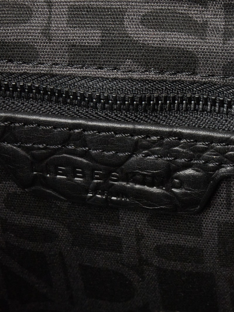 Tote Bag mit Label-Applikation Modell 'Paper' in schwarz
