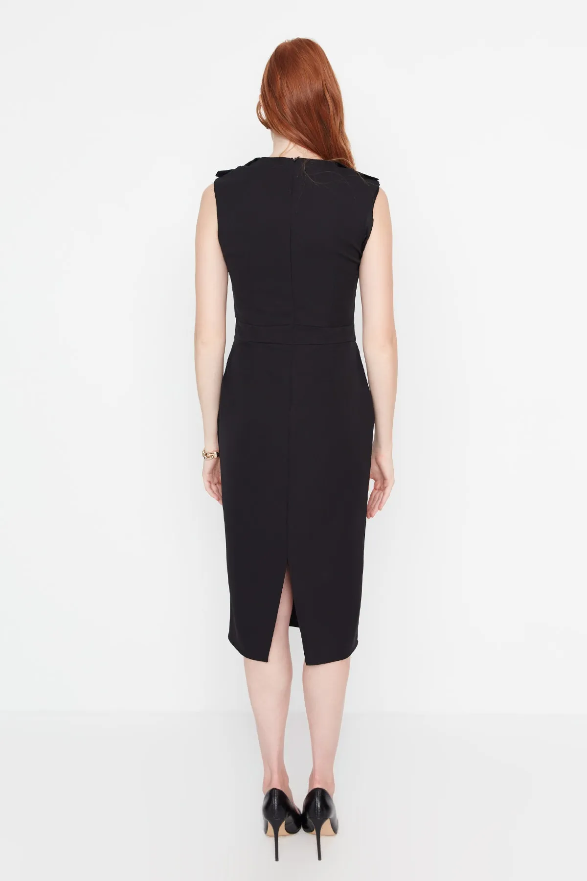 Trendyol Collection  Schwarzes, stilvolles, gewebtes Midi-Kleid mit Taschendetails TWOAW23EL00231
