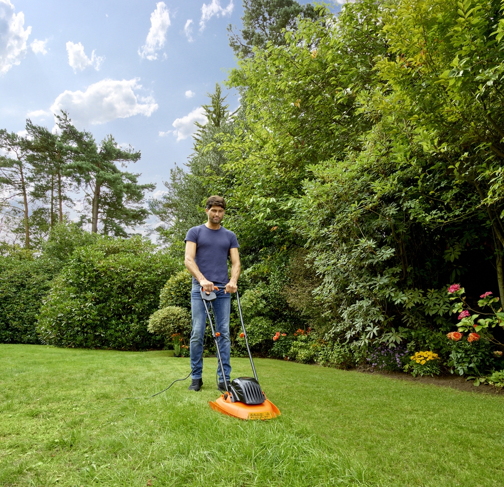 Black & Decker BEMWH551-QS zāles pļāvējs ar lidmašīnu, 30 cm, 1200 W