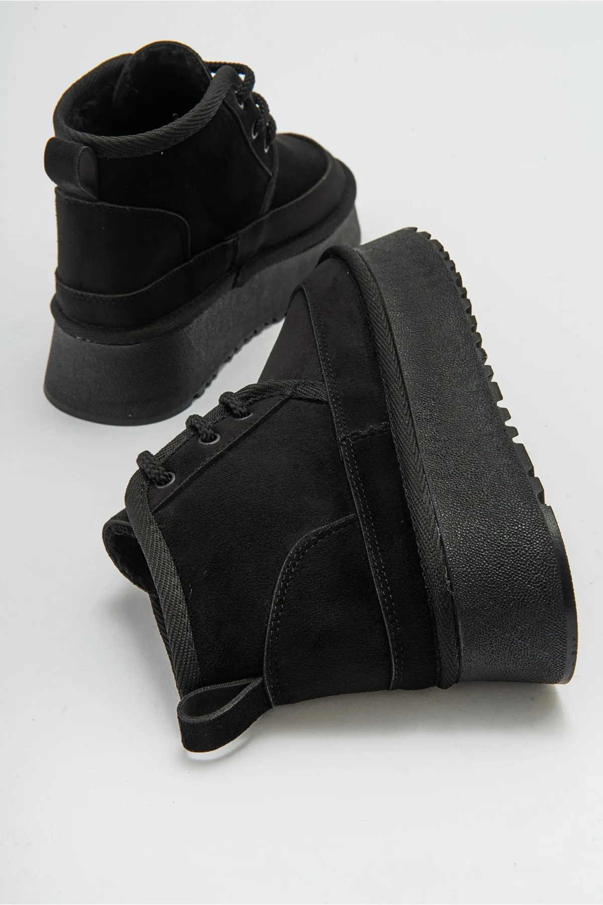 LuviShoes  Ovela Schwarze Damen-Sportstiefel zum Schnüren mit dicker Sohle