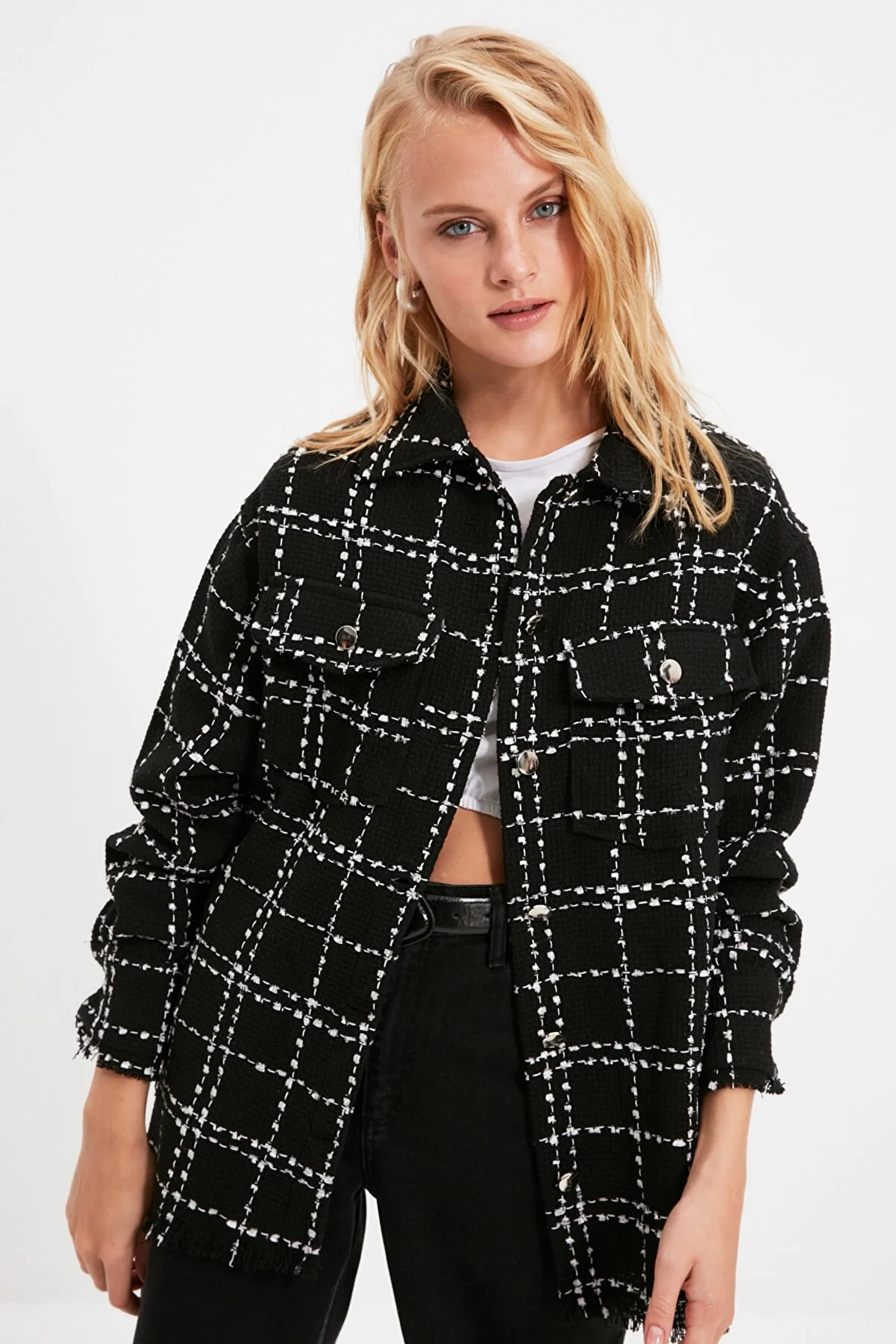 Trendyol Collection  Schwarzes, kariertes, gewebtes Tweed-Jackenhemd mit Taschendetails TWOAW21GO0087