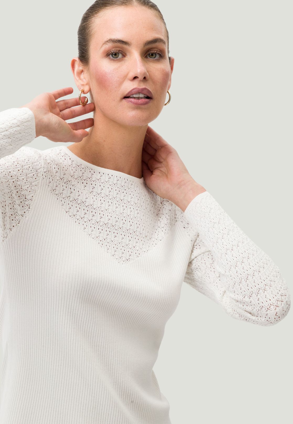 Pullover mit Lochmuster