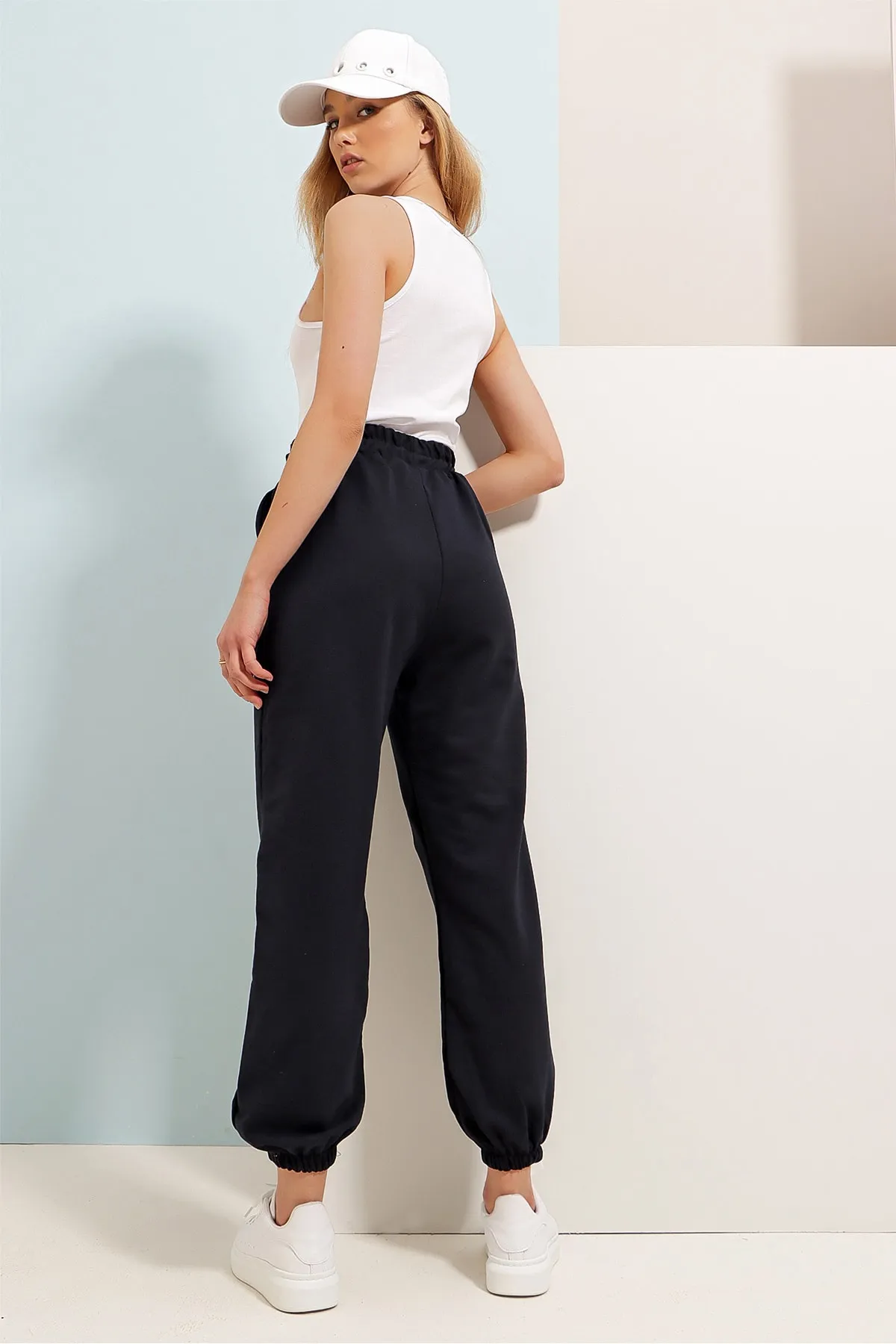 Trend Alaçatı Stili  Marineblaue Jogginghose mit elastischem Bein und zwei Fäden für Damen ALC-Y2933