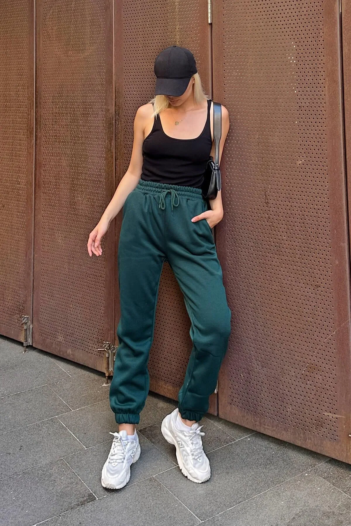 Swist  Smaragdgrüne Damen-Jogginghose mit hoher Taille und elastischem Bund innen