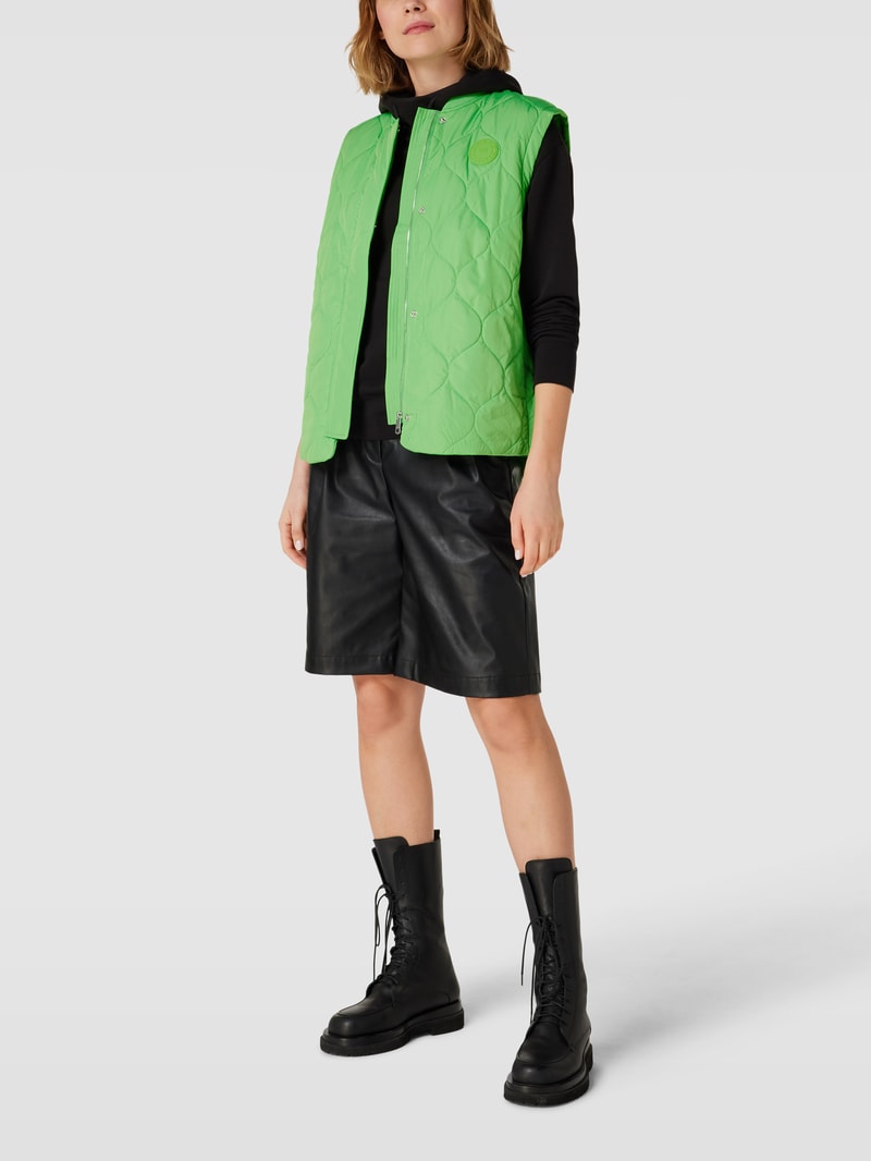 Steppweste mit Label-Patch Modell 'QUILTED BOMBER VEST' in grün