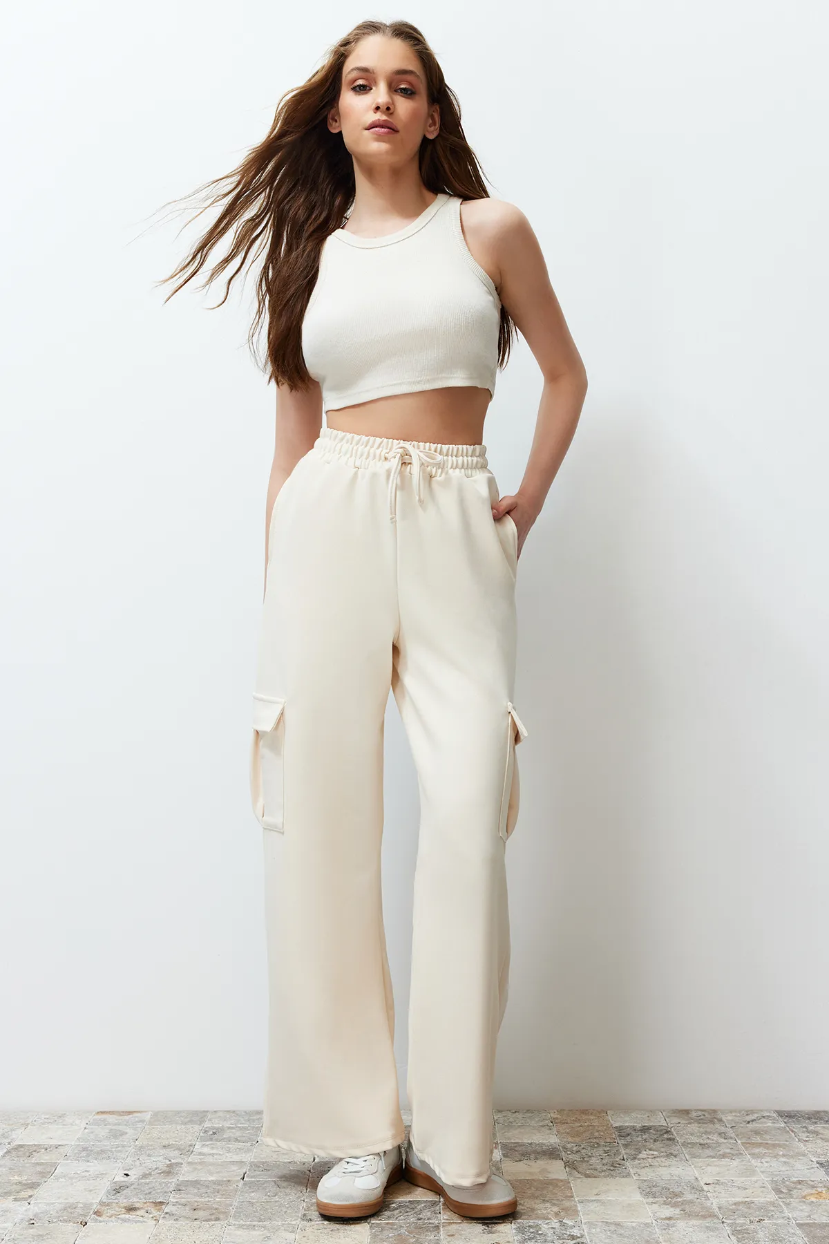 Trendyol Collection  Stone Cargo-Tasche, detaillierte Hose mit normalem/geradem Schnitt TWOSS24PL00073