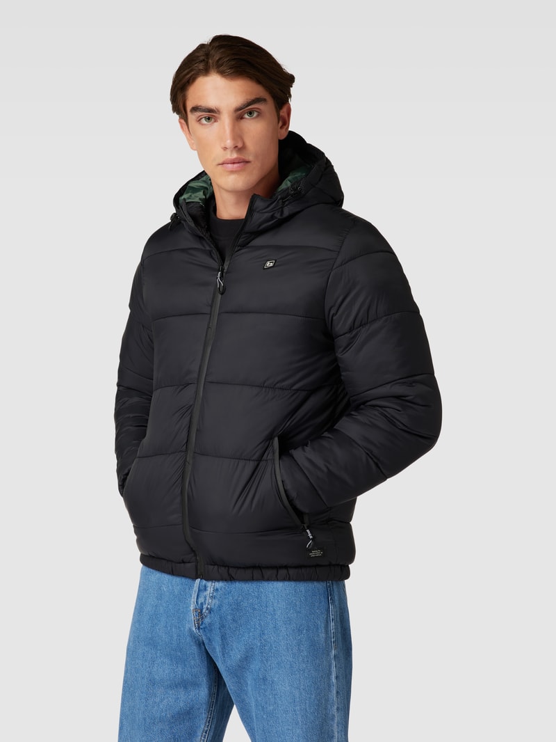 Steppjacke mit Label-Detail in schwarz