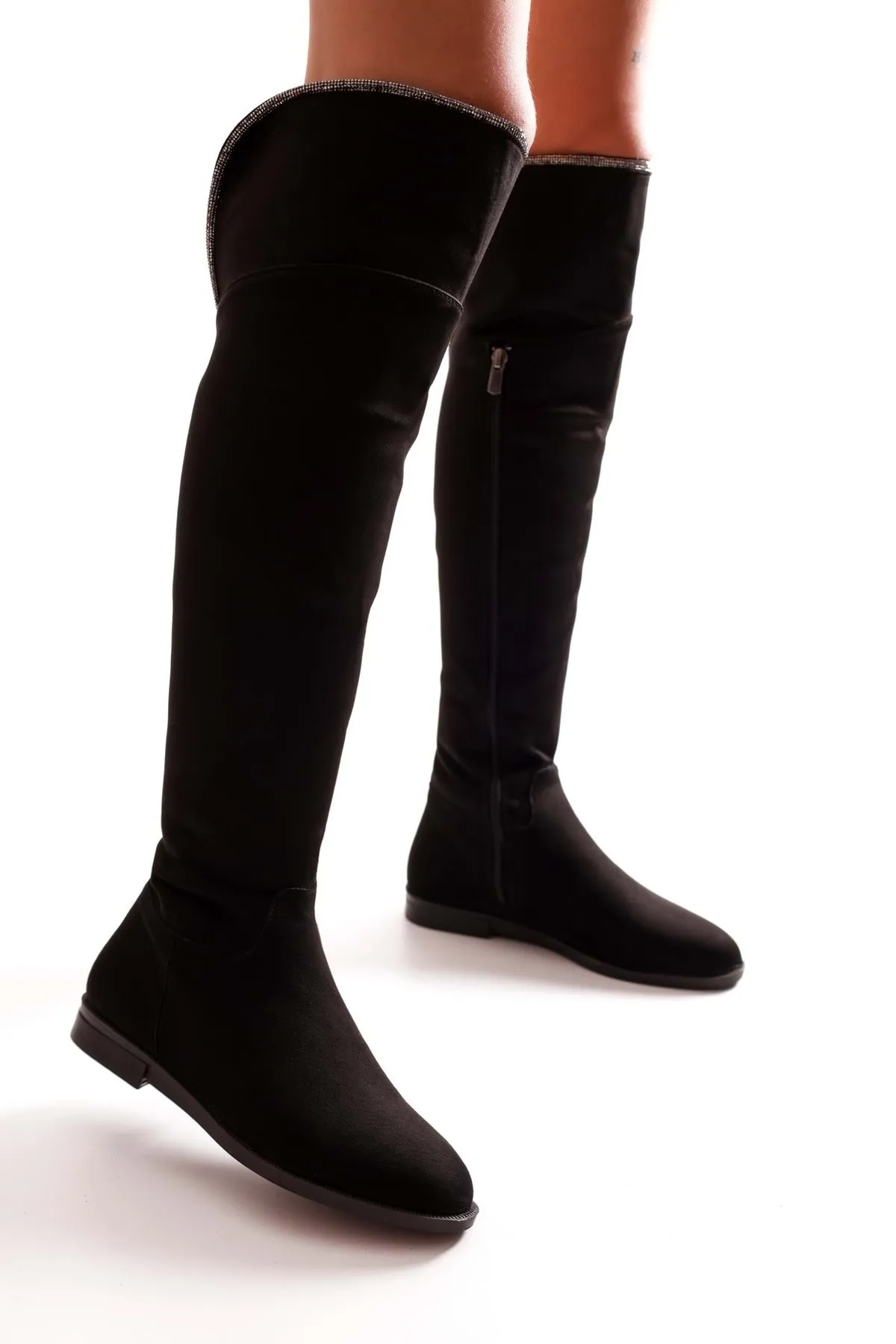 Shoeberry  Damen-Stiefel Toon aus schwarzem Wildleder. Schwarzes Wildleder