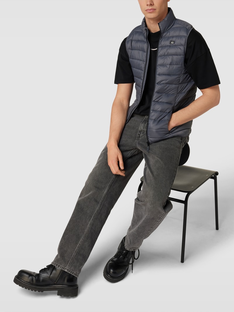 Steppweste mit Label-Patch 'Romsey' in anthrazit