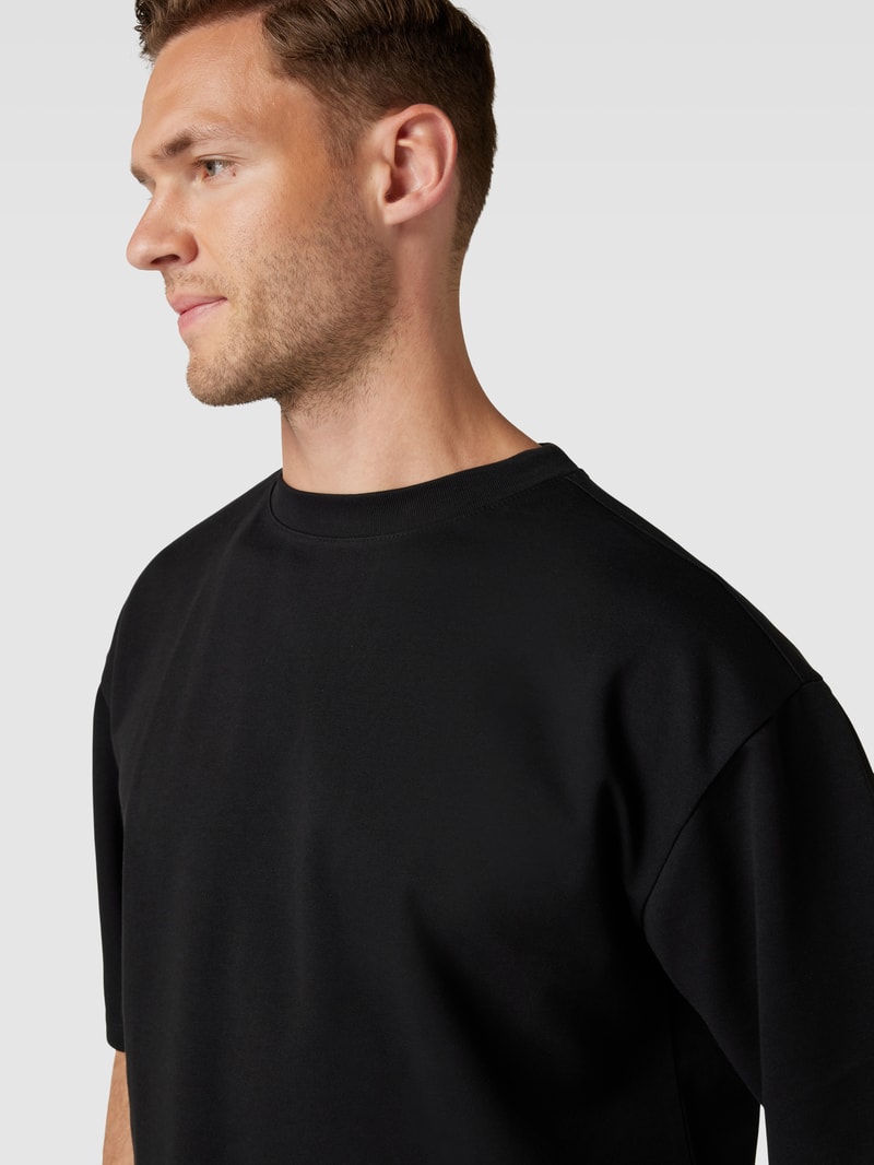 T-Shirt mit Rundhalsausschnitt in schwarz
