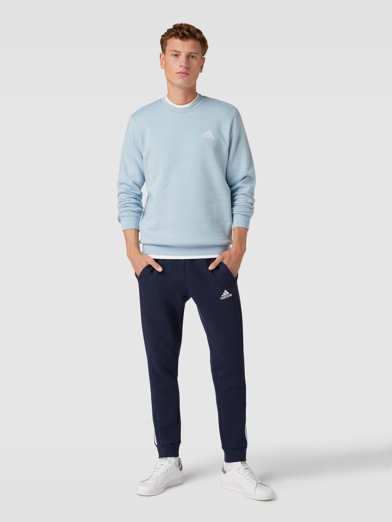 Sweatshirt mit Label-Stitching Modell 'FEELCOZY' in hellblau