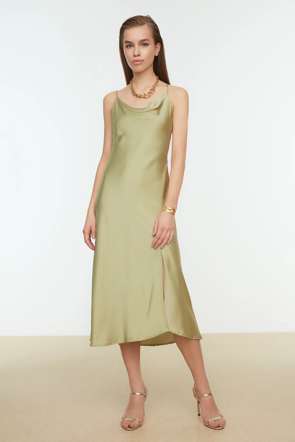 Trendyol Collection  Grün gefüttertes Abendkleid aus gewebtem Satin TPRSS19BB0058