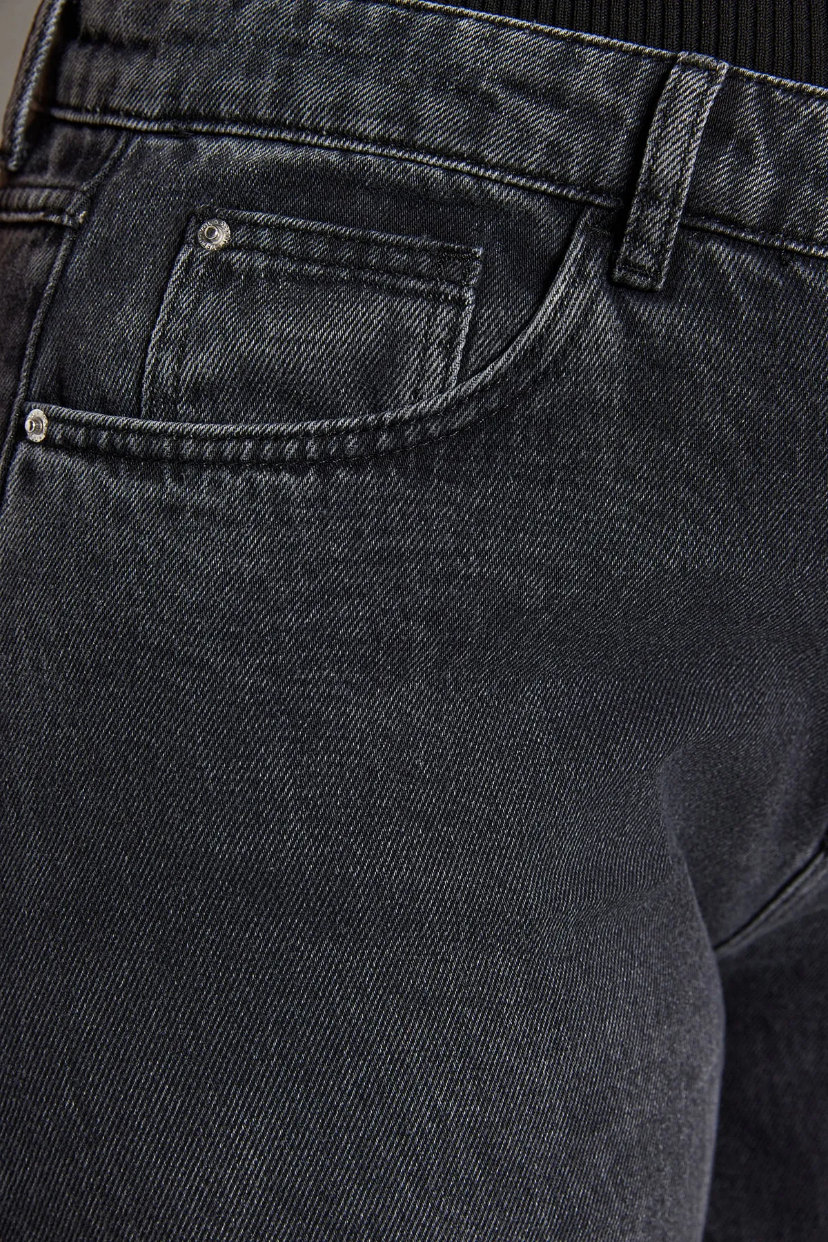 Trendyol Curve  Graue Culotte Fit Jeans mit hoher Taille und Ziernähten TBBSS23CJ00015