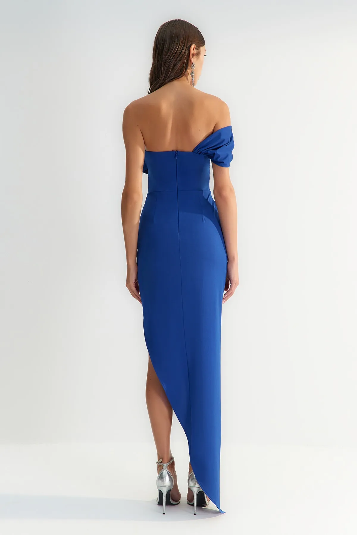 Trendyol Collection  X Zeynep Tosun Marineblaues, figurbetontes Abend- und Abschlusskleid mit Korsettdetail TCLSS23AE00013
