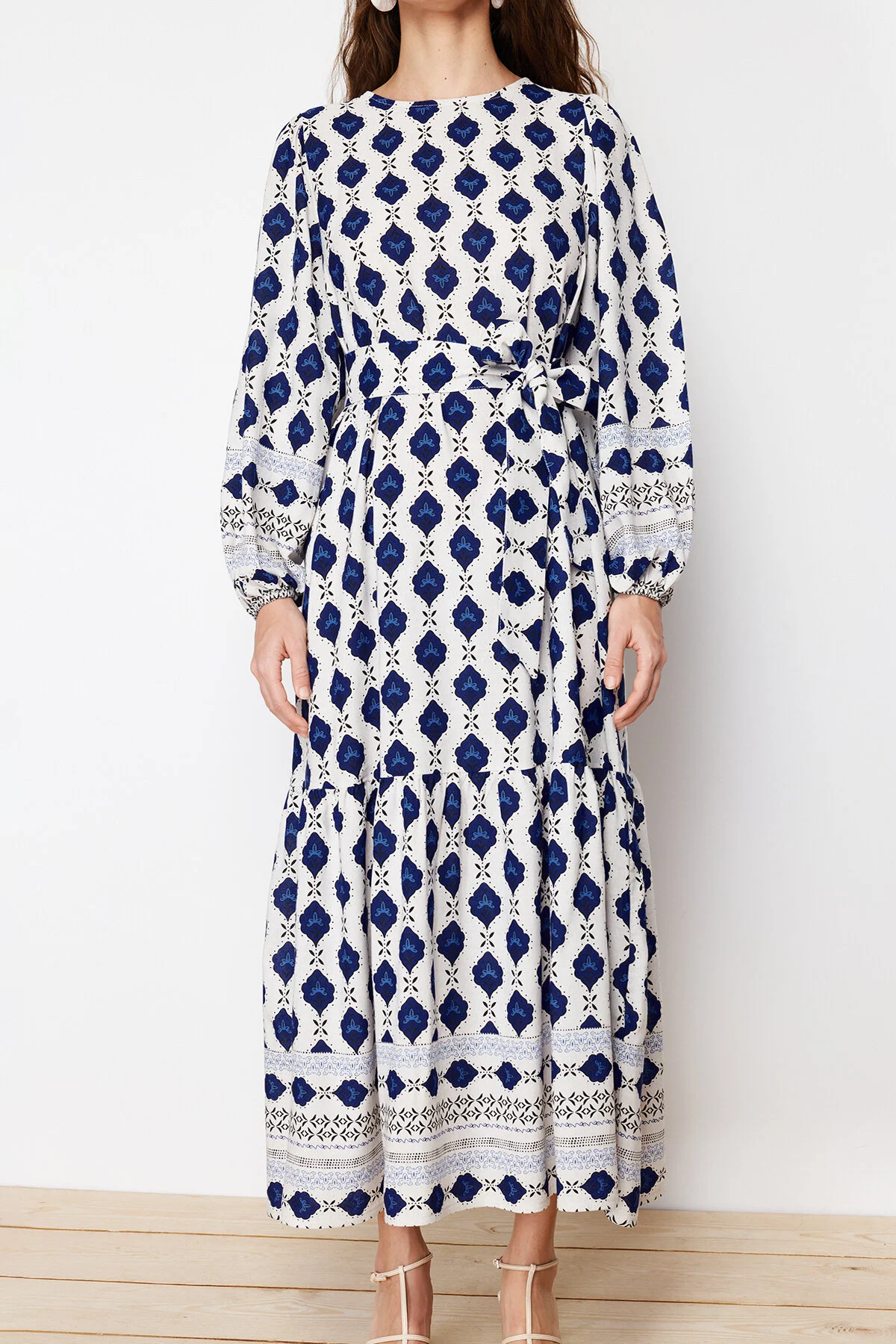 Trendyol Modest  Marineblaues, gewebtes Kleid in Leinenoptik mit ethnischem Muster TCTSS24EB00062