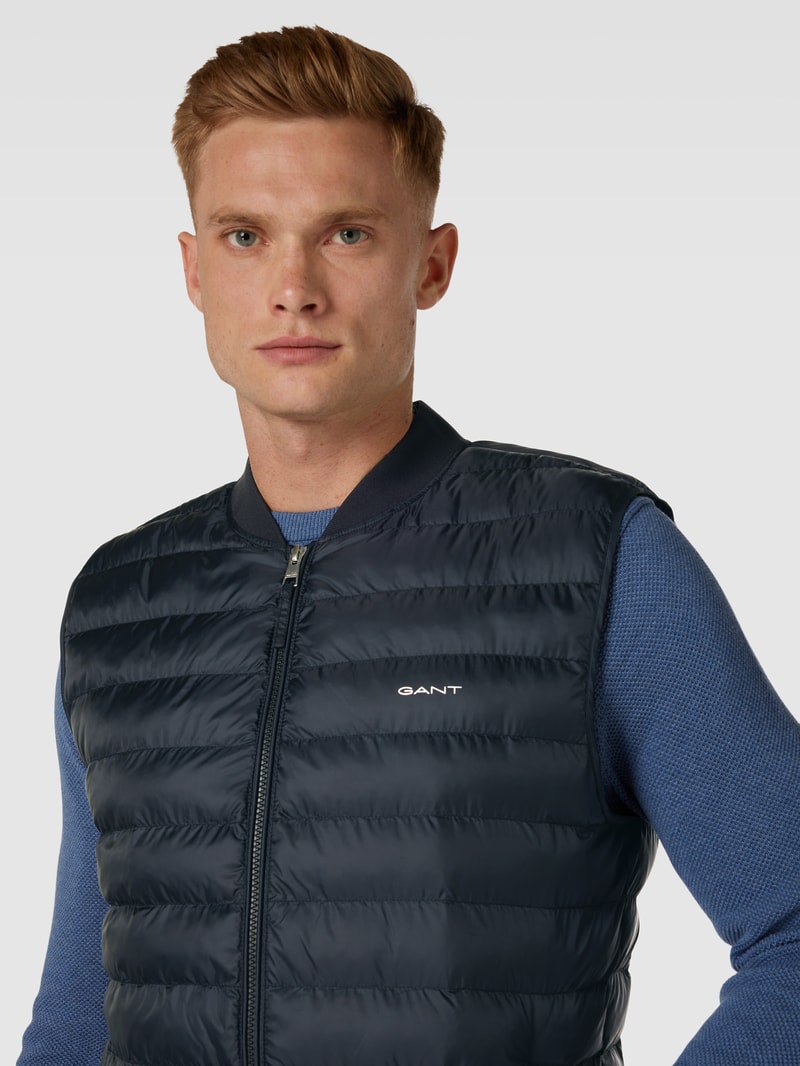 Steppweste mit Label-Print in schwarz