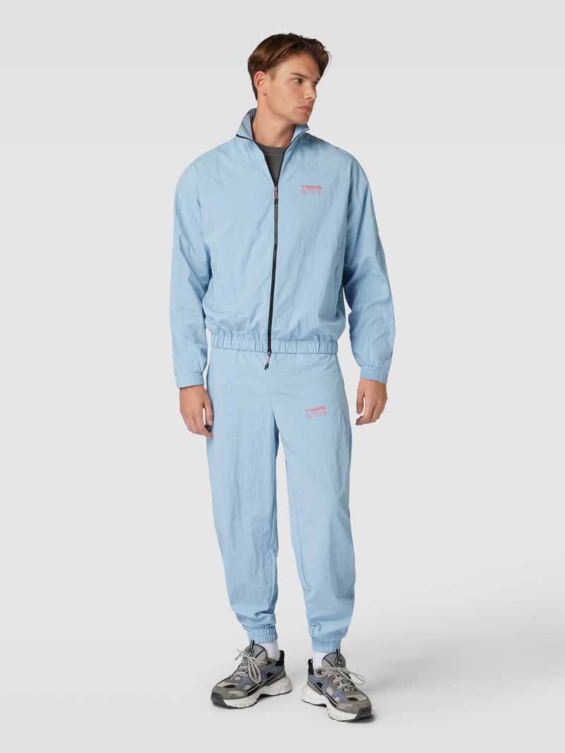 Trainingshose mit Label-Print Modell 'Track Suit' in rauchblau