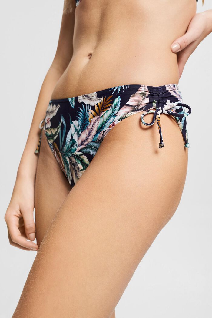 Recycelt: Slip mit Tropical-Print