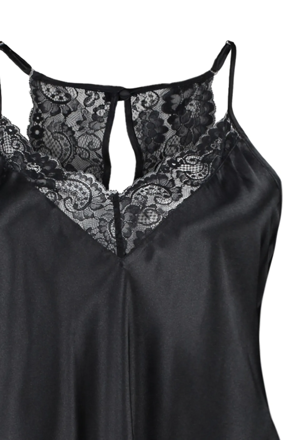Trendyol Curve  Schwarzes Pyjama-Set aus gewebtem Satin mit Spitzendetails TBBSS23AI00020