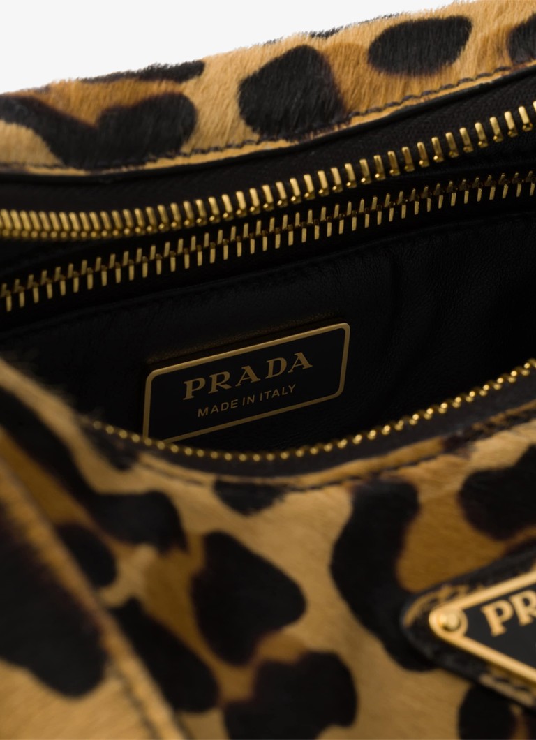 Prada Aimée keskikokoinen nahkainen olkalaukku leopardikuviolla