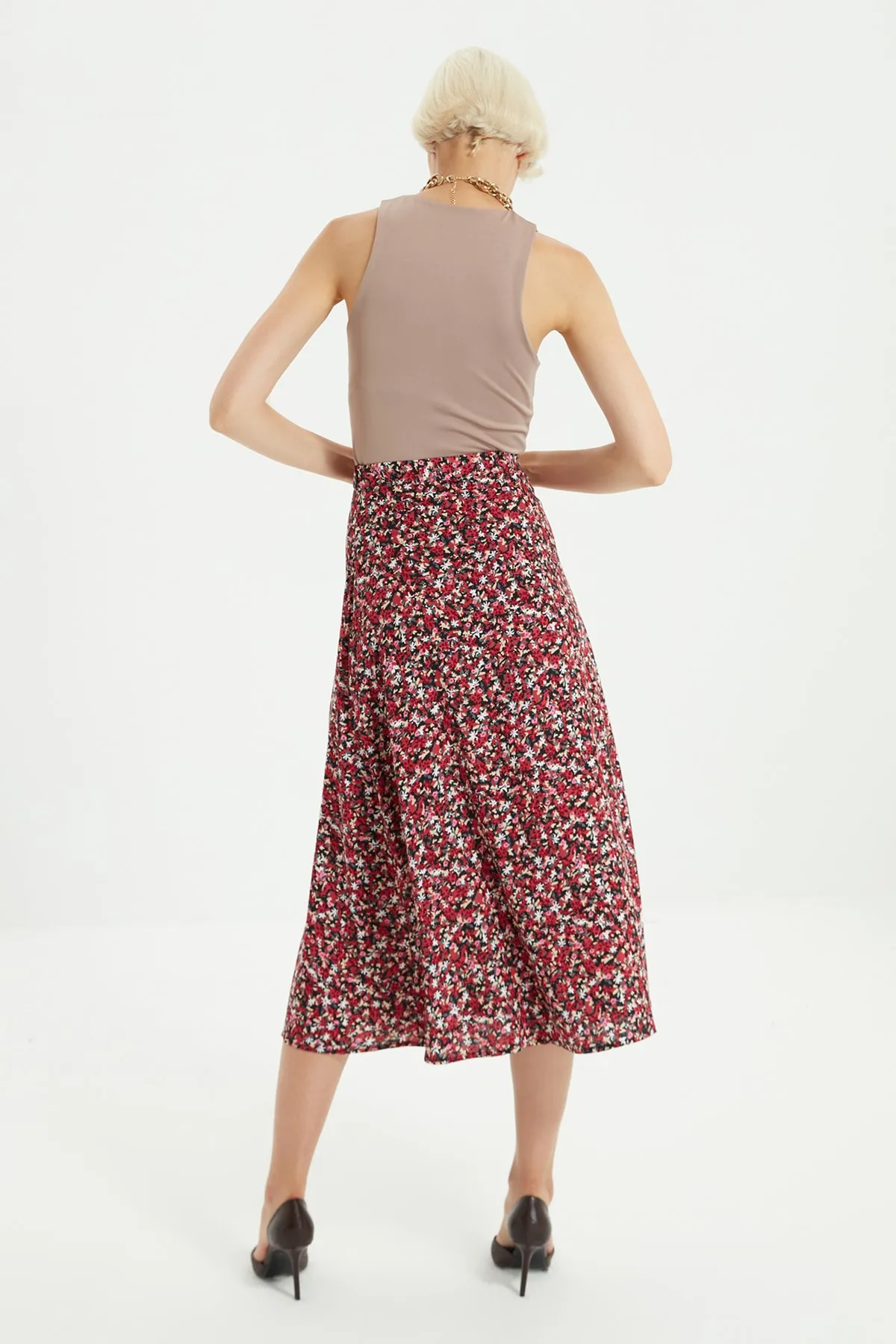 Trendyol Collection  Mehrfarbiger Midirock aus Viskosestoff mit Schlitzdetail und Blumenmuster TWOSS20ET0230