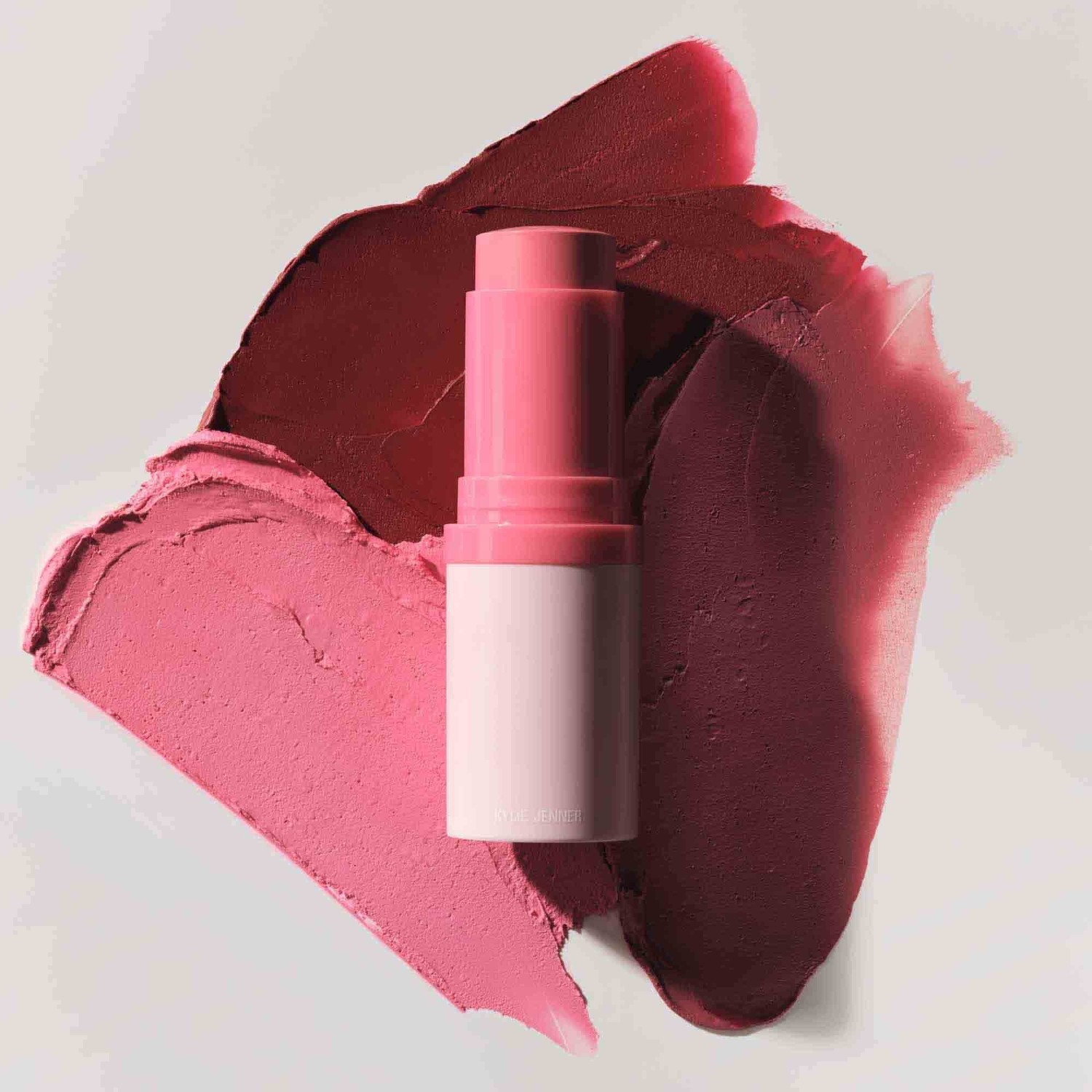 KYLIE COSMETICS Púdrová lícenka v tyčinke