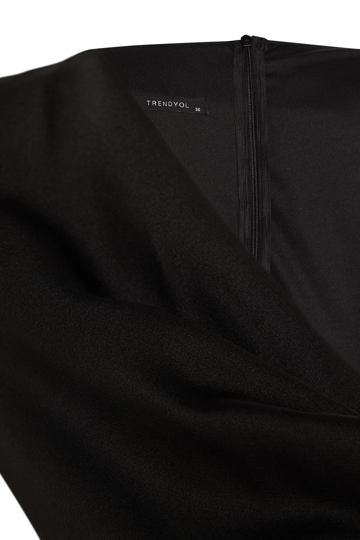 Trendyol Collection  Schwarzes, schulterfreies Abendkleid aus Satin TPRAW23EL00263
