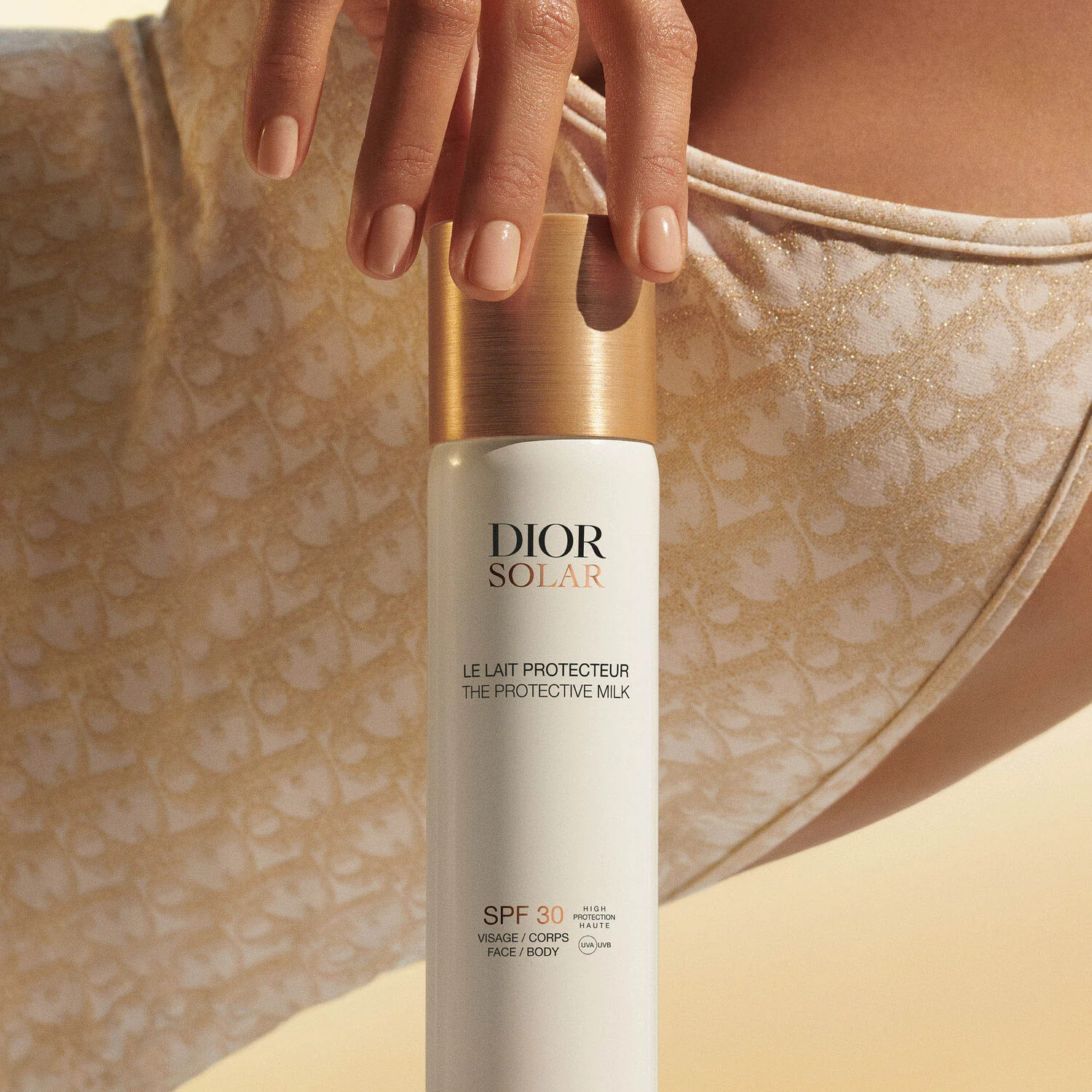 Dior Solar Sun Protection Beskyttende Melk for ansikt og kropp SPF30 - Solmelk med høy beskyttelse for kroppen, solkrem med høy beskyttelse for ansiktet.