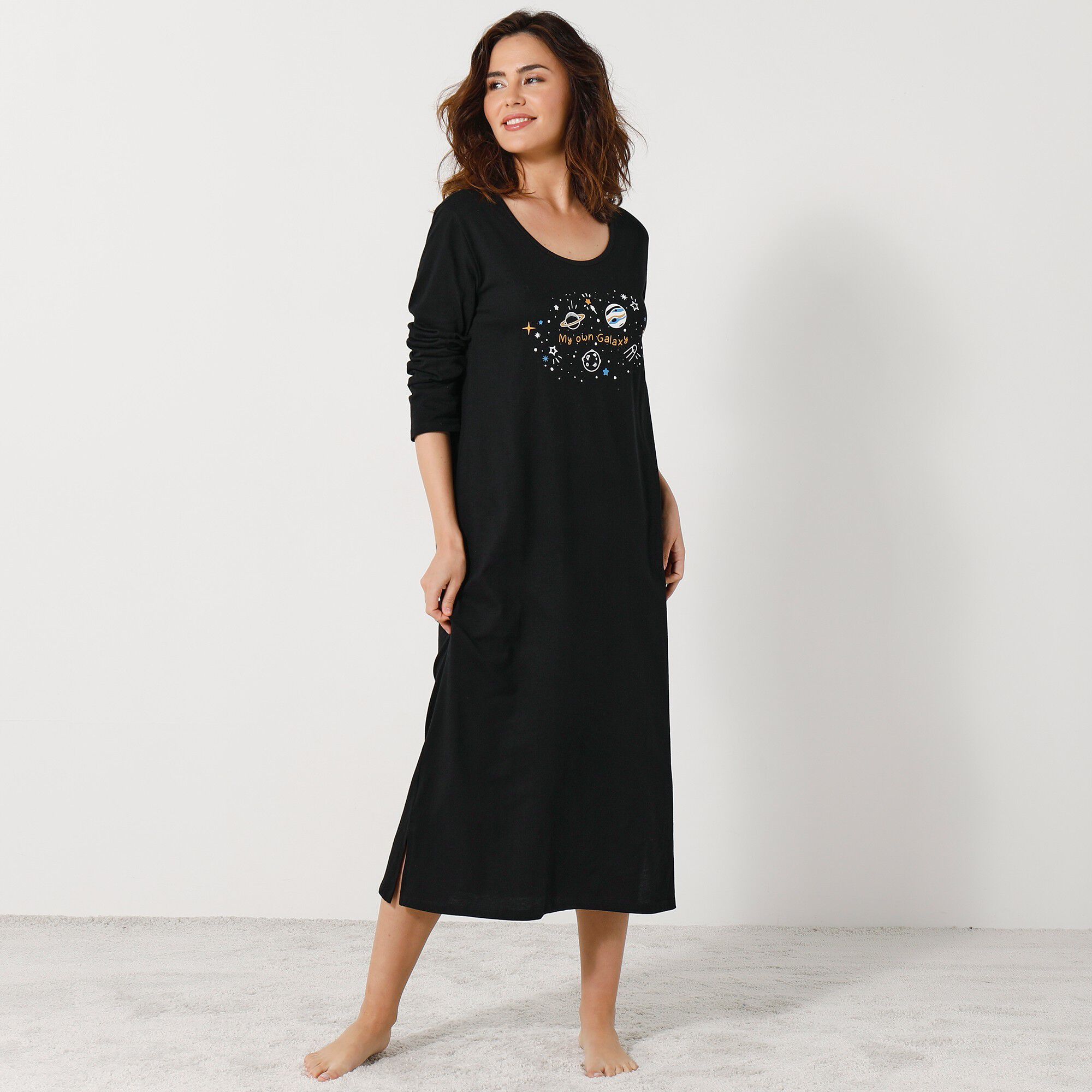 Chemise de nuit longue longues motif «galaxie»